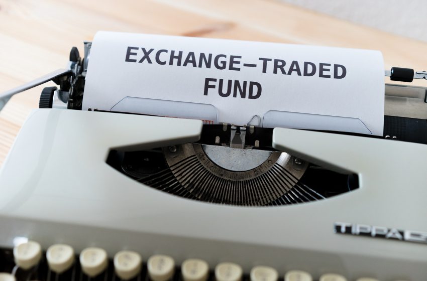  4 Best Performing ETFs In 2021 [8 Jan 2021] Xtrackers MSCI China UCITS ETF (SGX: LG9/TID); United SSE 50 China ETF (SGX: JK8); SPDR Gold Shares (SGX: O87); Lyxor MSCI Asia Pacific Ex Japan UCIT ETF (SGX: P60)