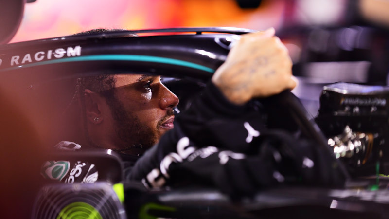  Lewis Hamilton wins crash-marred Bahrain Grand Prix