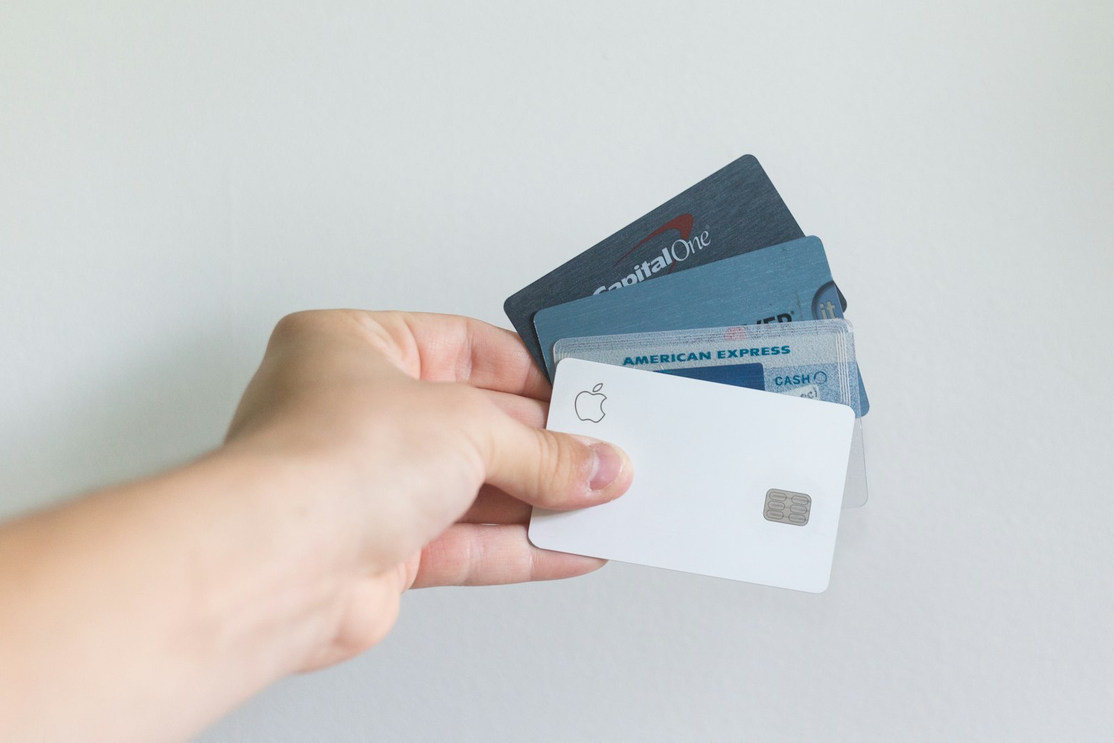 You are currently viewing Balance Transfer Cards: How 0% Offers Work and What They Cost