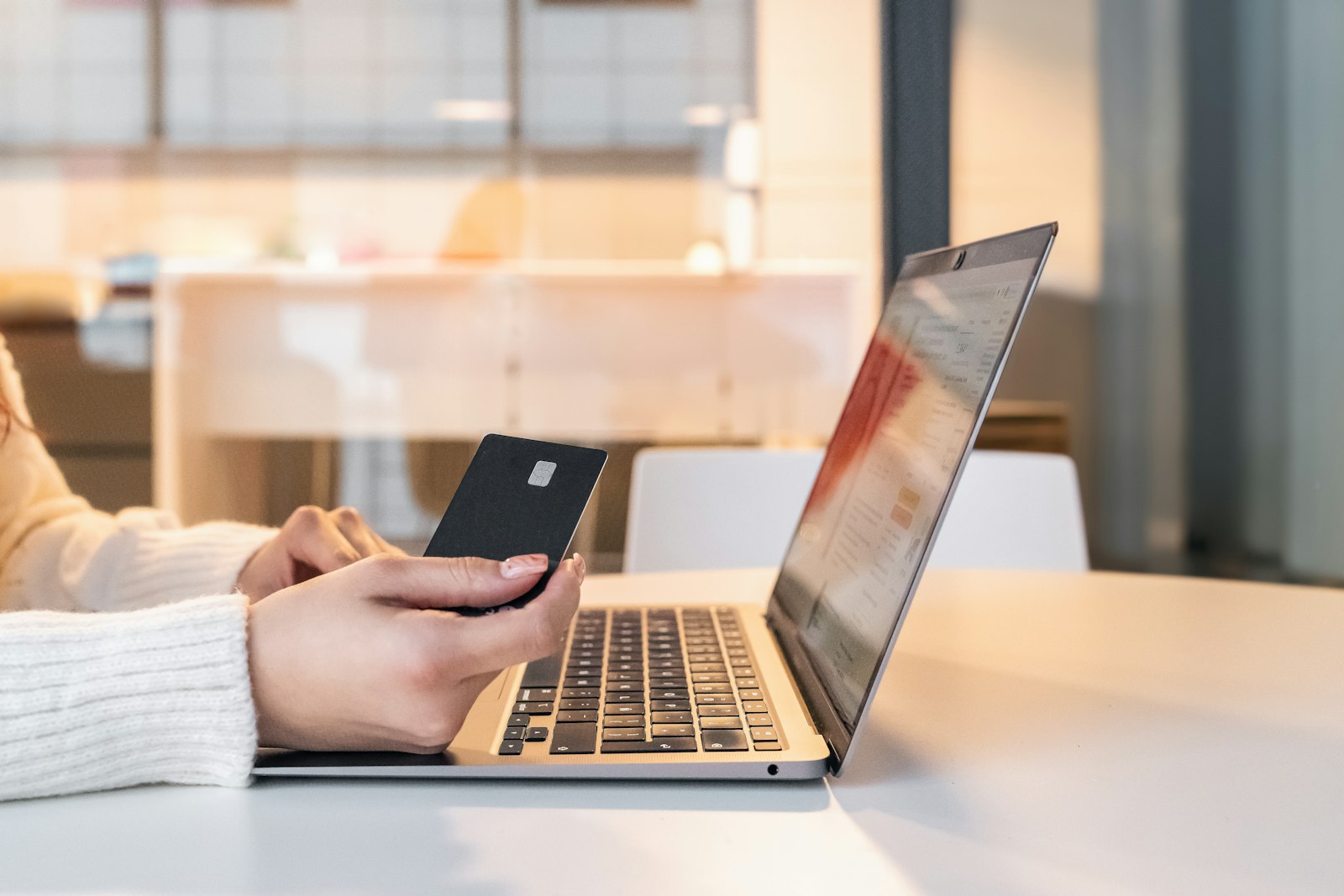 You are currently viewing Credit Card Grace Periods: How to Avoid Paying Interest