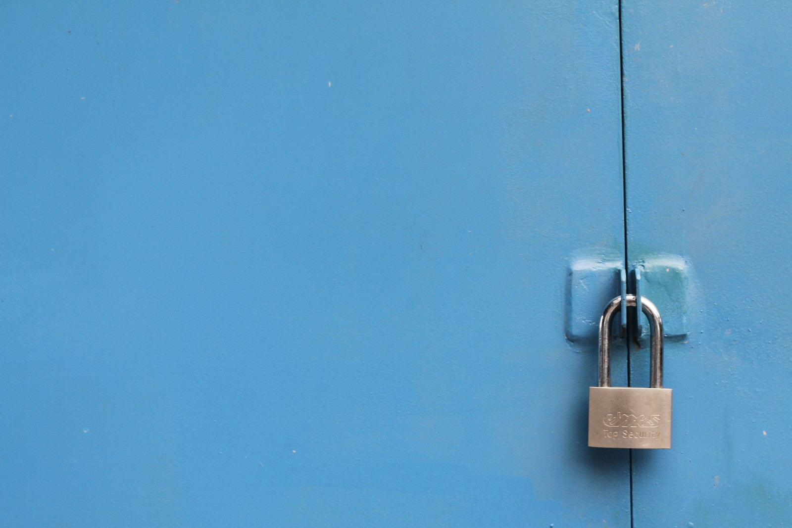 Read more about the article Credit Freeze vs. Fraud Alert: Which Protection Do You Need?