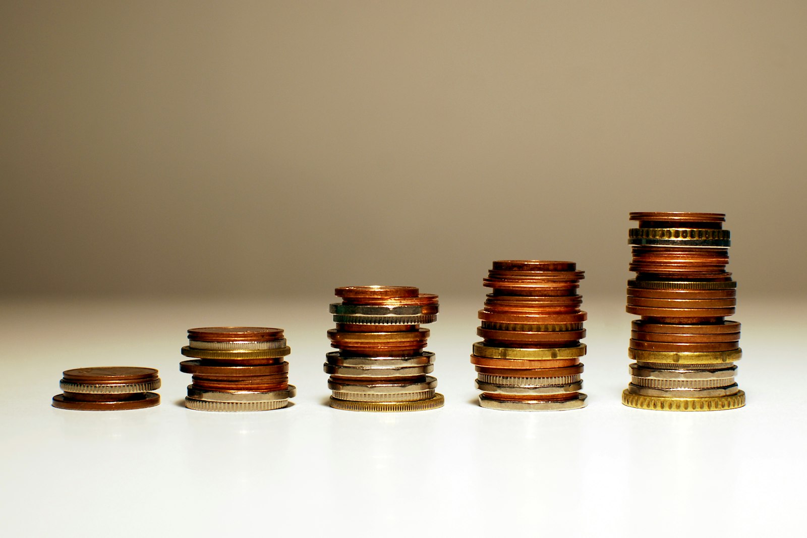 You are currently viewing The Minimum Payment Trap: How Long Card Debt Really Takes to Repay